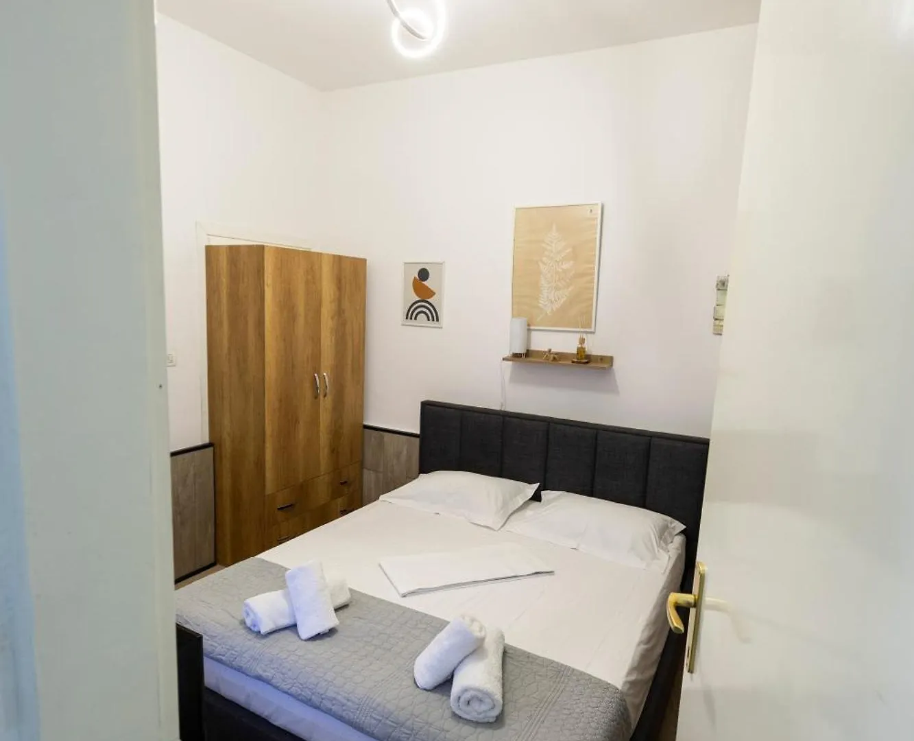 Tiny Cute Studio Near The City Center - 5 Min Walk Tirana Apartment