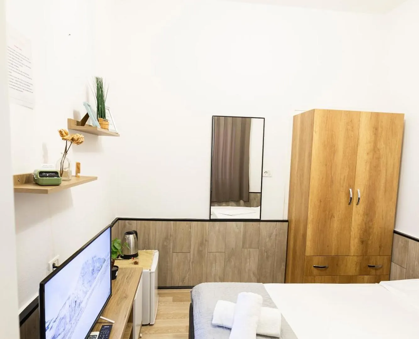 Tiny Cute Studio Near The City Center - 5 Min Walk Tirana Apartment